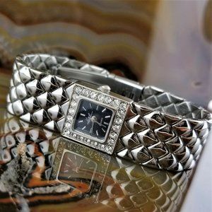 Vintage Womens KATHY LEE Polished Silver Crystal Bezel Watch
